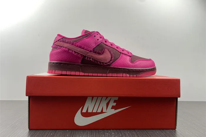 Nike Dunk Low Valentine