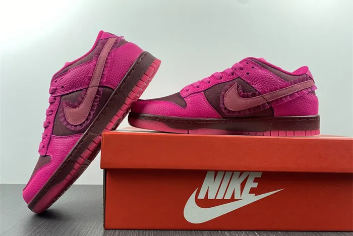 Nike Dunk Low Valentine