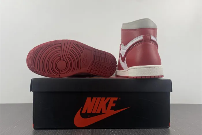 JORDAN 1 HIGH OG NEWSTALGIA CHENILLE DJ4891 061