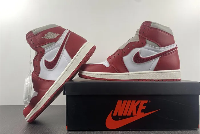 JORDAN 1 HIGH OG NEWSTALGIA CHENILLE DJ4891 061