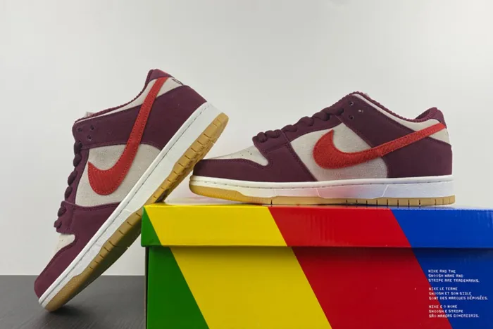 Skate Like a Girl x Nike SB0Dunk Low DX4589-600