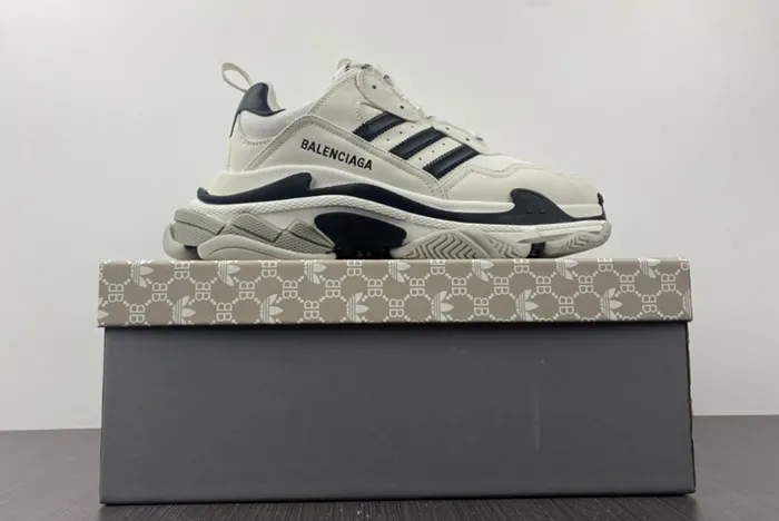 Ba*len*cia*ga triple white black gray