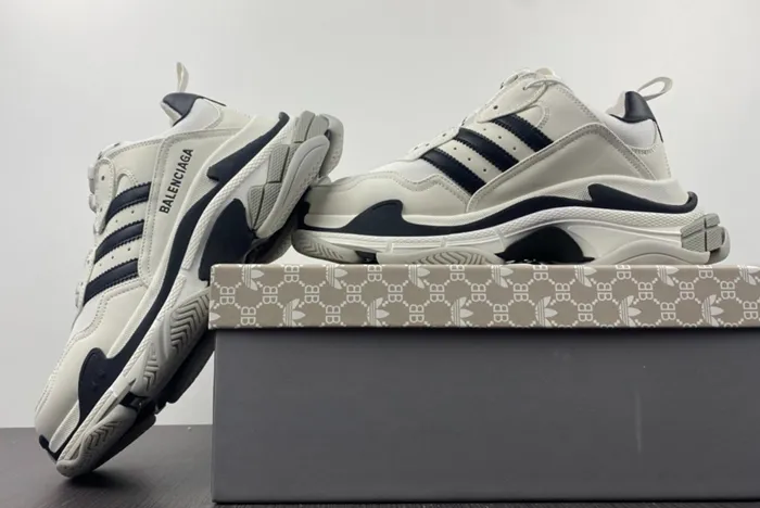 Ba*len*cia*ga triple white black gray