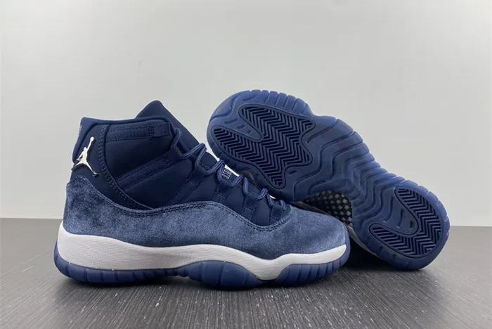 Air Jordan 11 Velvet Midnight Navy AR0715-441