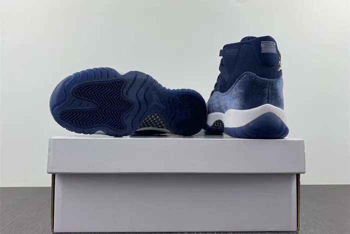 Air Jordan 11 Velvet Midnight Navy AR0715-441