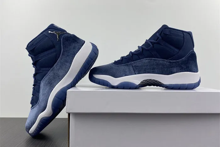 Air Jordan 11 Velvet Midnight Navy AR0715-441