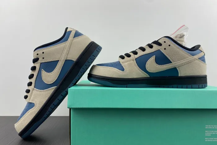 NIKE SB DUNK LOW PRO