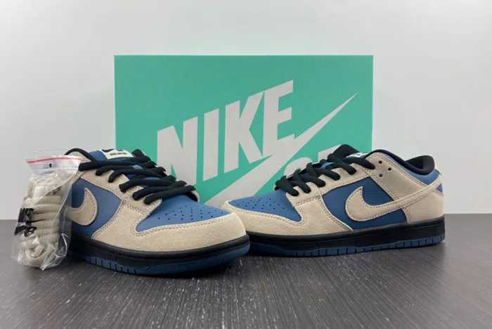 NIKE SB DUNK LOW PRO