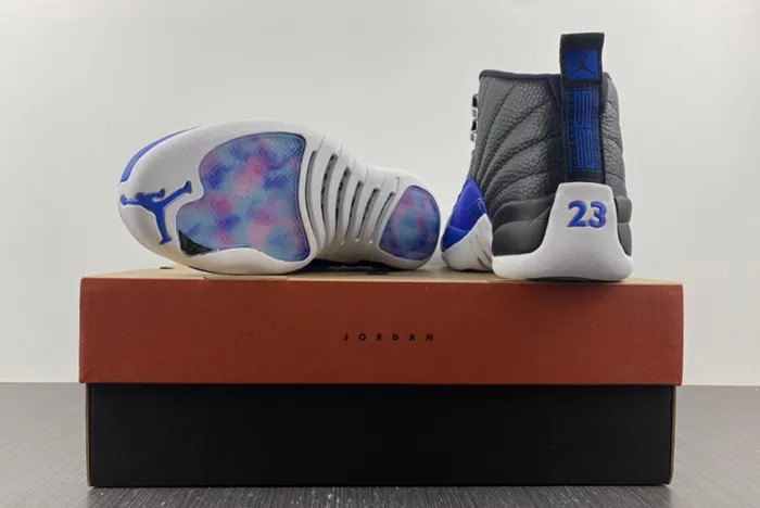 Air Jordan 12 WMNS Hyper Royal AO6068-004