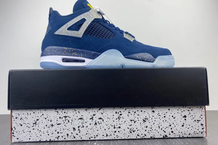 AIR JORDAN 4 RETRO 