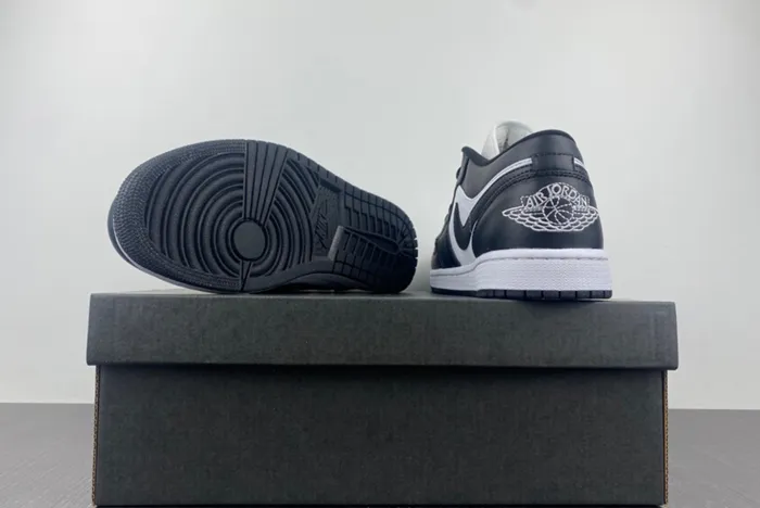 Air Jordan 1 Low Panda DC0774-101