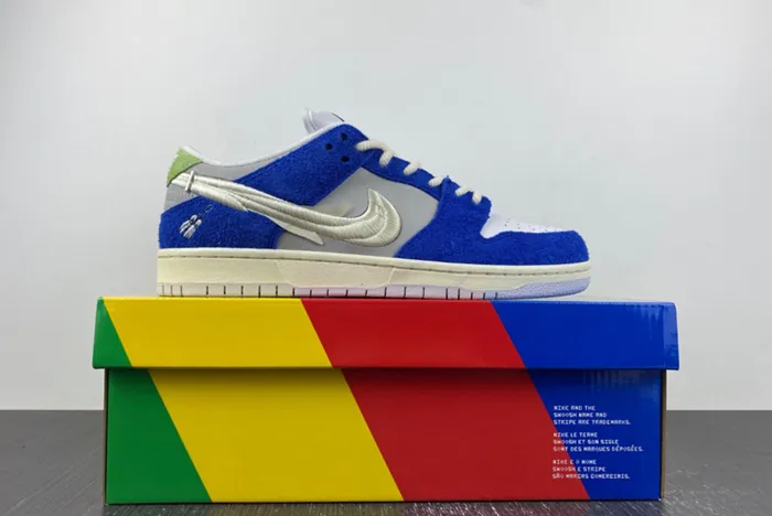 Fly Streetwear x Nike SB Dunk Low DQ5130-400