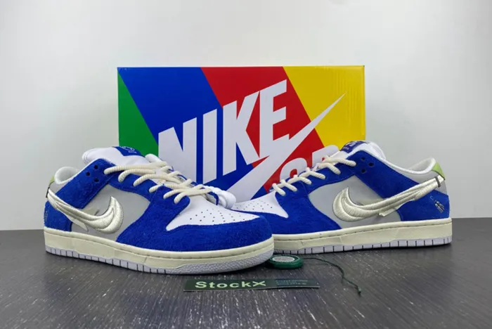 Fly Streetwear x Nike SB Dunk Low DQ5130-400