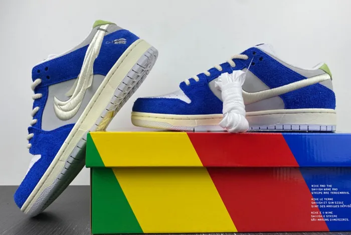 Fly Streetwear x Nike SB Dunk Low DQ5130-400