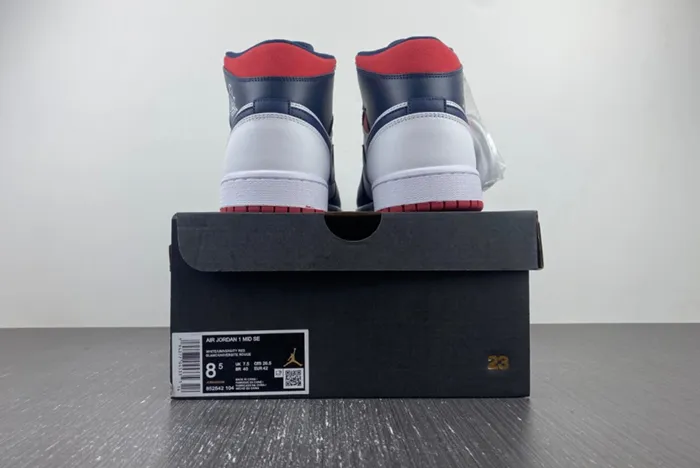 AIR JORDAN 1 MID SE USA 852542-104