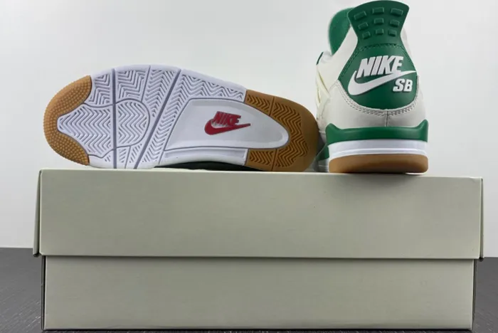 Nike SB x Air Jordan 4 Pine Green DR5415-103
