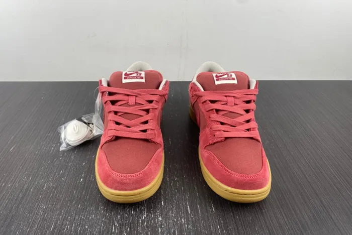 NIKE SB DUNK LOW RED GUM DV5429-600