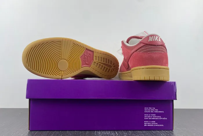 NIKE SB DUNK LOW RED GUM DV5429-600