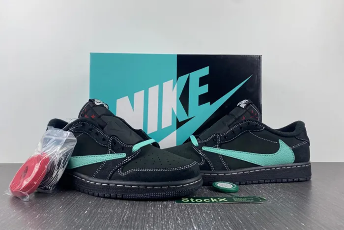 Travis Scott x Air Jordan 1 Low OG DM7866-311