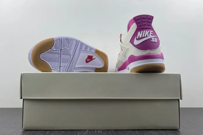 Nike SB x Air Jordan 4 DR5415-106