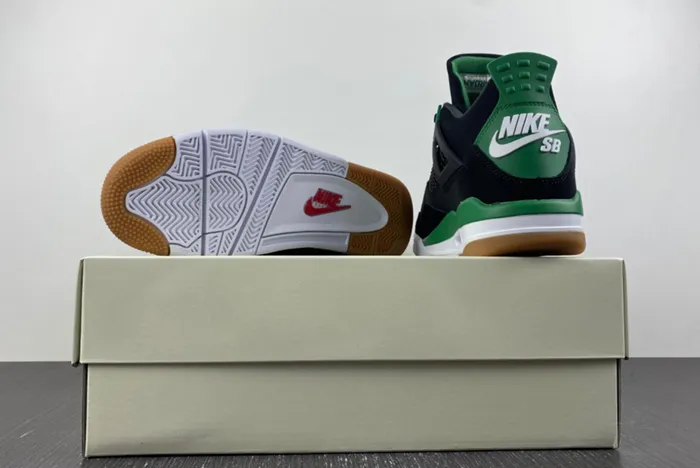 Nike SB x Air Jordan 4 DR5415-030