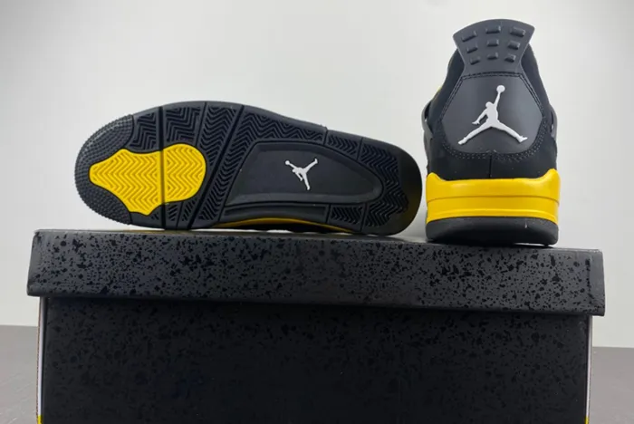AIR JORDAN 4 RETRO THUNDER DH6927-017