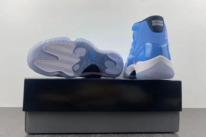 Air Jordan 11 Pantone 717602-900