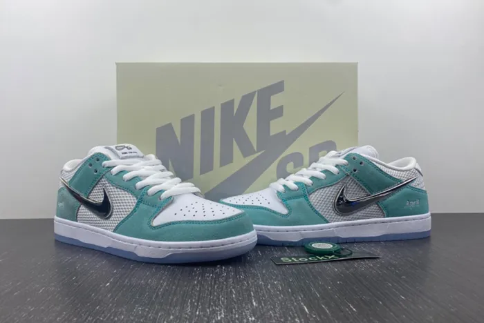 Dunk SDCAI*NIKE SB Low FD2562-400