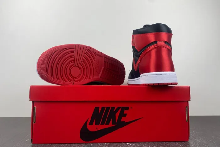 Air Jordan 1 High OG WMNS Satin Bred FD4810-061