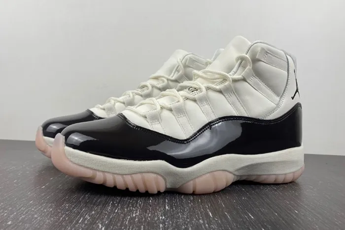 Air Jordan 11 WMNS Neapolitan AR0715-101
