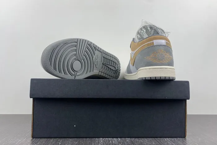 Air Jordan 1 Low DC0774-189