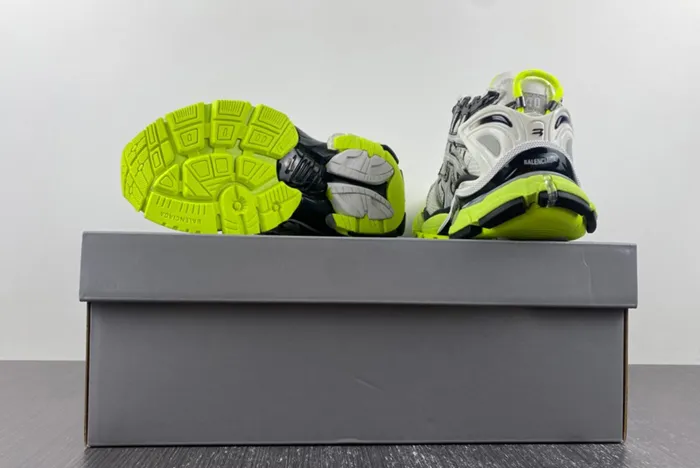 Ba*len*cia*ga -runner 677402 w3rbw 1093