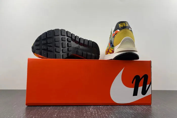 sacai x Nike Waffle Woven Green Gusto DR5209-300