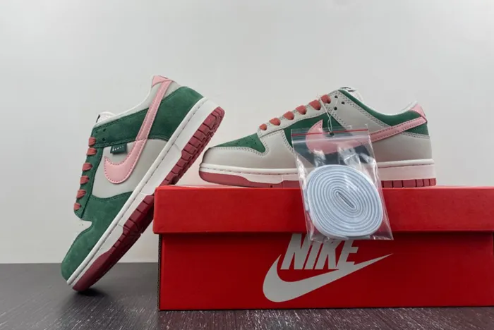 Nike Dunk Low All Petals United FN8923-061