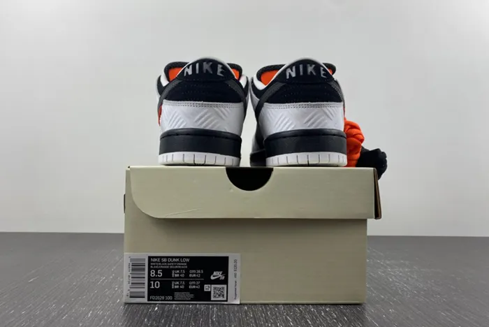 TIGHTBOOTH x Nike SB Dunk Low