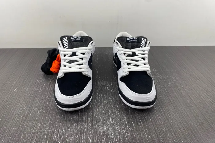 TIGHTBOOTH x Nike SB Dunk Low