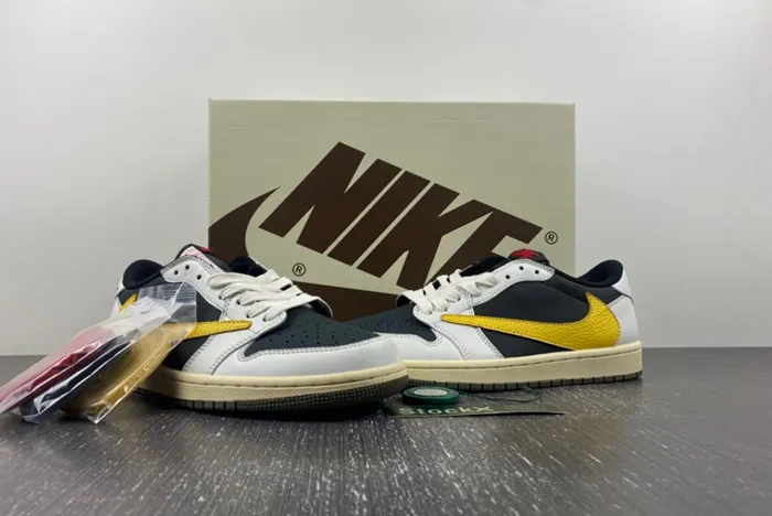 Travis Scott x Air Jordan 1 Low DM7866-982