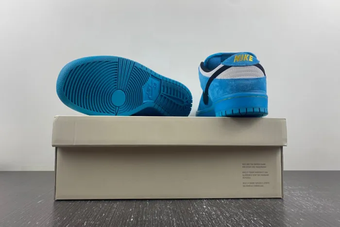 The Powerpuff Girls x Nike SB Dunk Low Buttercup FZ8319-300