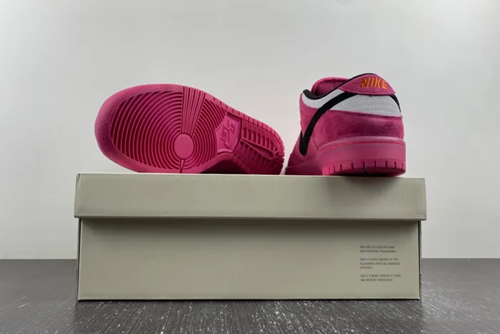 The Powerpuff Girls x Nike SB Dunk Low Buttercup FZ8319-600