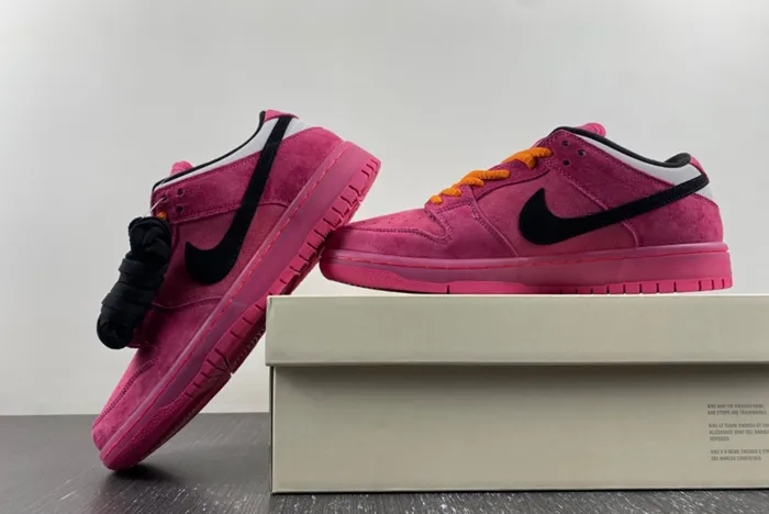 The Powerpuff Girls x Nike SB Dunk Low Buttercup FZ8319-600