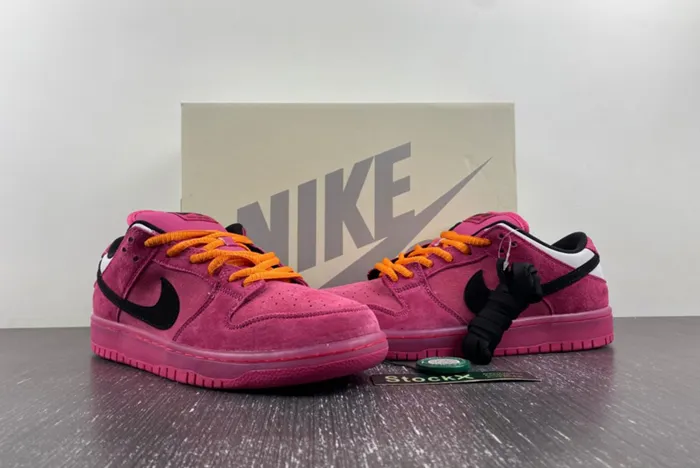 The Powerpuff Girls x Nike SB Dunk Low Buttercup FZ8319-600