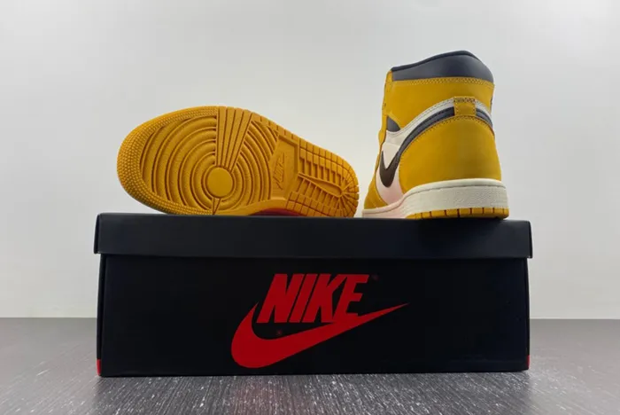 Air Jordan 1 High OG Yellow Ochre DZ5485-701
