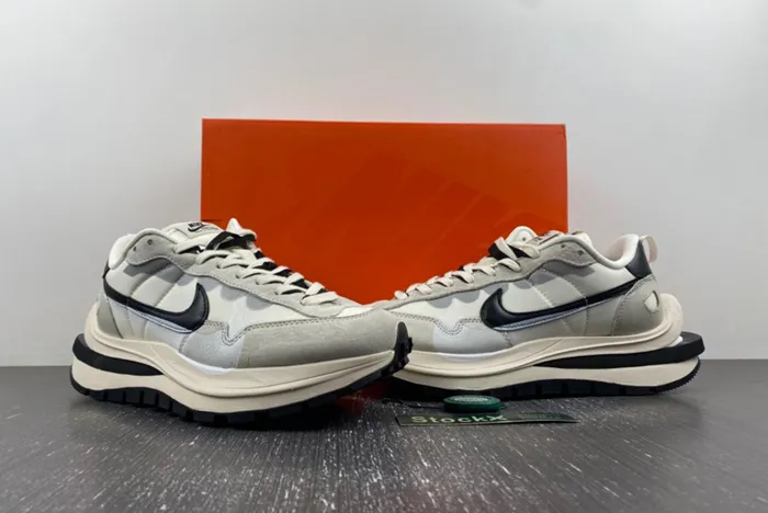 Sacai x VaporWaffle Tour Yellow DD1875-101