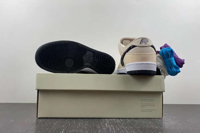 Albino & Preto x Nike Dunk SB Low FD2627-200