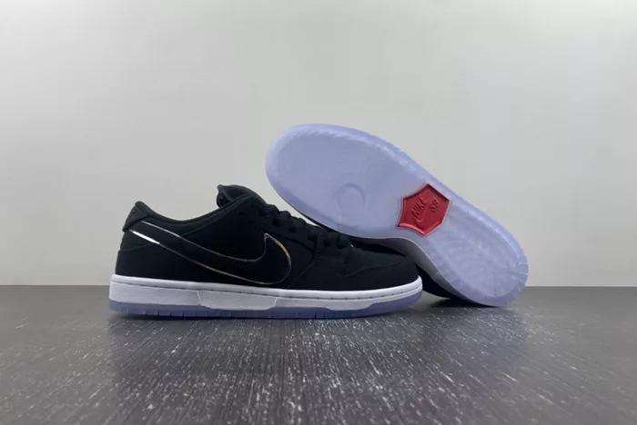 Eminem x Carhartt x Nike Dunk SB Low FN4193-013