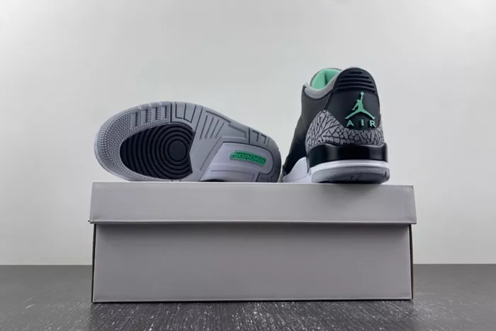 Air Jordan 3 Green Glow CT8532-031