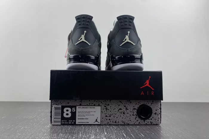 AIR JORDAN 4 RETRO 