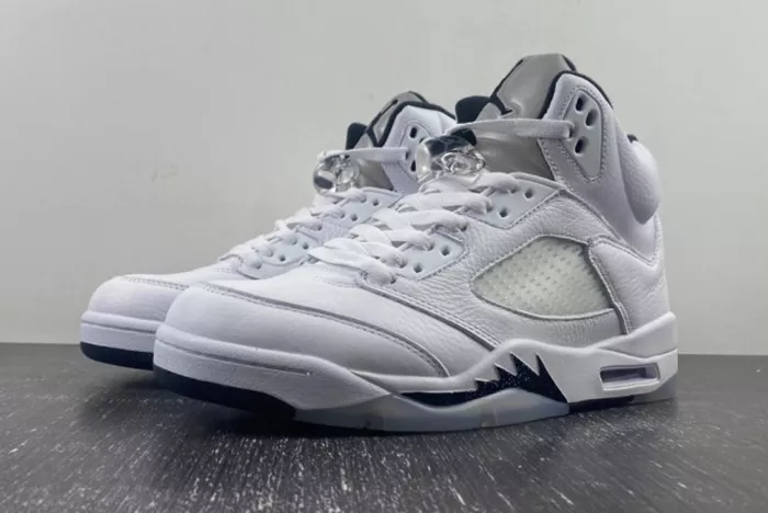 AIR JORDAN 5 RETRO WHITE BLACK  DD0587-110
