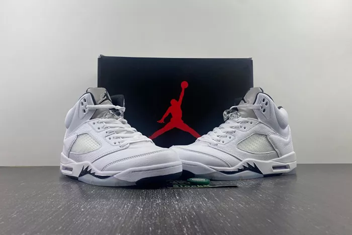 AIR JORDAN 5 RETRO WHITE BLACK  DD0587-110