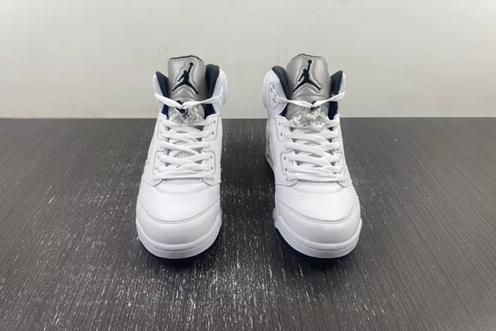AIR JORDAN 5 RETRO WHITE BLACK  DD0587-110